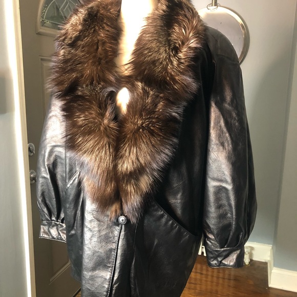 Plus size vintage leather jacket with fox collar, best fits up to a 1x. - Picture 6 of 6